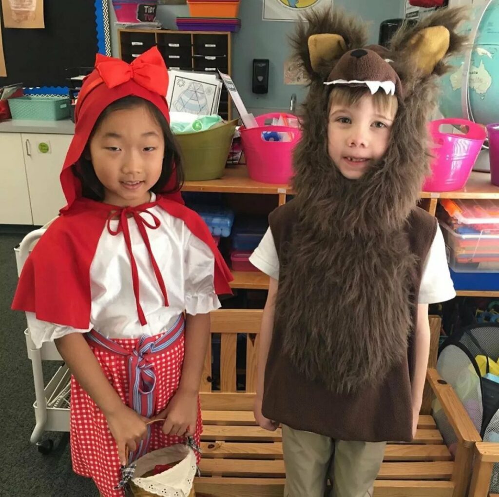 2 DMP students wearing costumes